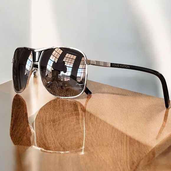 LOUIS VUITTON 
Damier Sunglasses Z0403U Black - Picture 1 of 11
